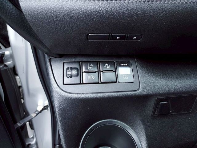 僅開3萬公里I-KEY~車門感應~恆溫~6安~車道偏移~循跡防滑~多功能影音~場內同款車多台~歡迎預約賞車~輕鬆全額貸~  第18張相片