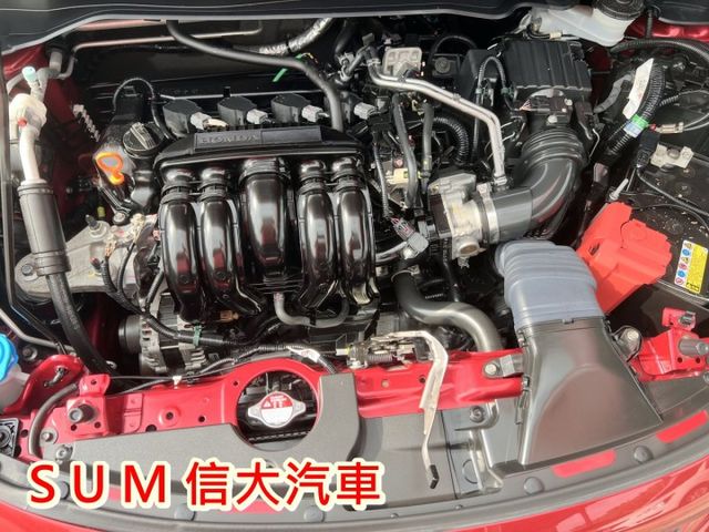 2021汽油版.一手在地車.超低里程.里程保證.全車原鈑件.有YES認證.可全貸  第13張相片