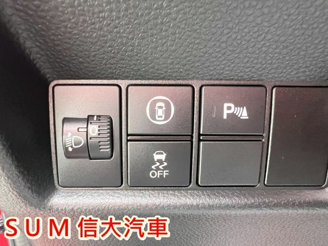 2021汽油版.一手在地車.超低里程.里程保證.全車原鈑件.有YES認證.可全貸  第15張相片