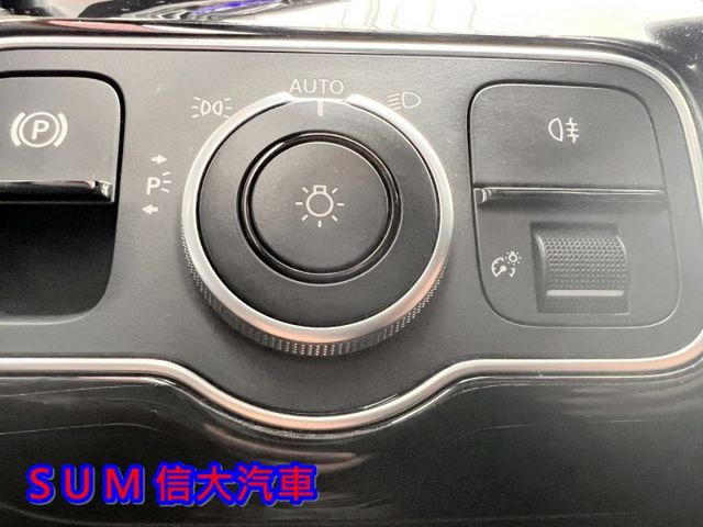 21年式單寧藍.有23P .4門摸門.一手車.里程保證.定速.原廠保養.膝部氣囊.數位儀表.盲點.前後雷達顯示.換檔撥片  第16張相片