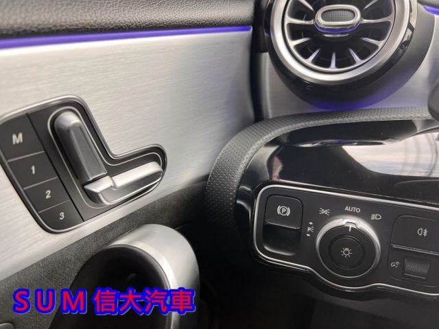 21年式單寧藍.有23P .4門摸門.一手車.里程保證.定速.原廠保養.膝部氣囊.數位儀表.盲點.前後雷達顯示.換檔撥片  第17張相片