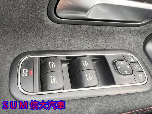 21年式單寧藍.有23P .4門摸門.一手車.里程保證.定速.原廠保養.膝部氣囊.數位儀表.盲點.前後雷達顯示.換檔撥片  第18張相片