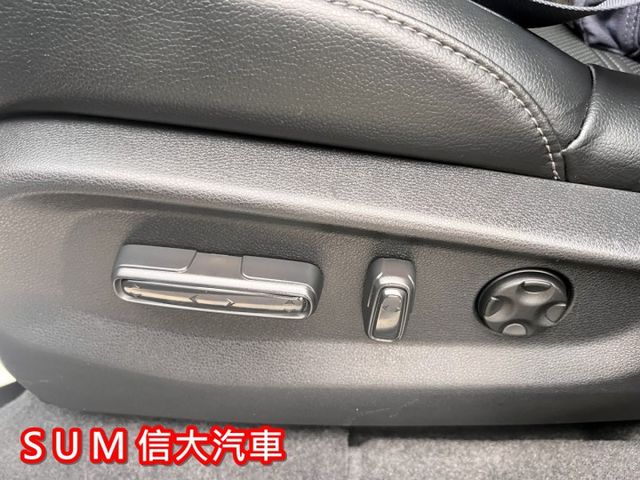 S頂級版.天窗.感應式電尾門.一手車.原廠保養.有YES認證.有保固  第11張相片