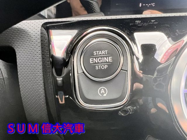 21年式單寧藍.有23P .4門摸門.一手車.里程保證.定速.原廠保養.膝部氣囊.數位儀表.盲點.前後雷達顯示.換檔撥片  第15張相片