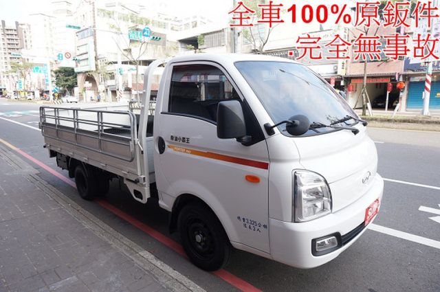 現代小霸王貨車(自排.4尺尾門).一手車.只跑2萬.全車100%原鈑件.原廠保固中.零頭款.可全額貸  第2張相片