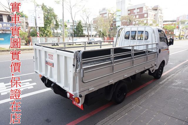 現代小霸王貨車(自排.4尺尾門).一手車.只跑2萬.全車100%原鈑件.原廠保固中.零頭款.可全額貸  第3張相片