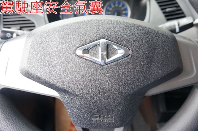 一手車.只跑3萬.全程原廠保養.全車100%原版件.車美如新.零頭款.可全額貸  第17張相片