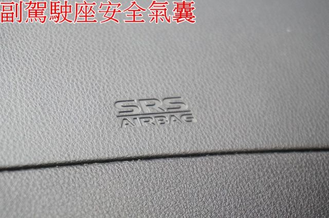 一手車.只跑3萬.全程原廠保養.全車100%原版件.車美如新.零頭款.可全額貸  第18張相片