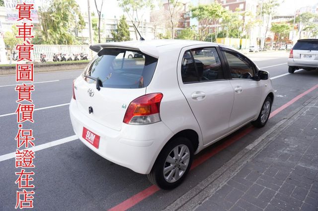 G版.女用一手車.只跑17萬.全程原廠保養.全車100%原版件.車美如新.零頭款.可全額貸  第4張相片