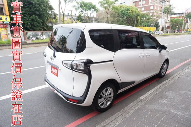 七人座.八氣囊.雙電滑門.車道偏移.盲點.後座空調.一手車.只跑4萬.全車100%原版件.原廠保固中.零頭款.可全額貸  第4張相片