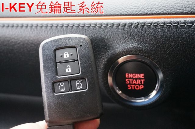 七人座.八氣囊.雙電滑門.車道偏移.盲點.後座空調.一手車.只跑4萬.全車100%原版件.原廠保固中.零頭款.可全額貸  第13張相片
