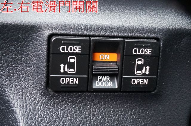 七人座.八氣囊.雙電滑門.車道偏移.盲點.後座空調.一手車.只跑4萬.全車100%原版件.原廠保固中.零頭款.可全額貸  第14張相片