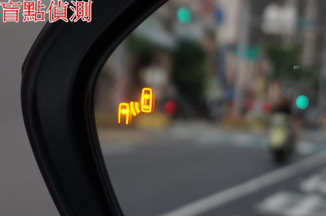 七人座.八氣囊.雙電滑門.車道偏移.盲點.後座空調.一手車.只跑4萬.全車100%原版件.原廠保固中.零頭款.可全額貸  第16張相片