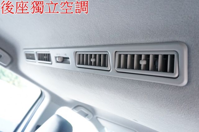 七人座.八氣囊.雙電滑門.車道偏移.盲點.後座空調.一手車.只跑4萬.全車100%原版件.原廠保固中.零頭款.可全額貸  第20張相片