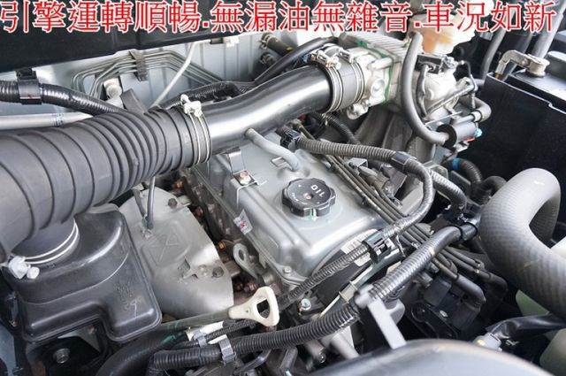 一手車.只跑1萬.全程原廠保養.全車100%原版件.車美如新.零頭款.可全額貸  第11張相片