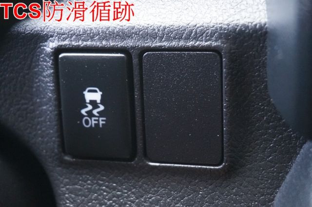 影音.一手車.只跑7萬.全程原廠保養.全車100%原鈑件.車美如新.零頭款.可全額貸  第18張相片
