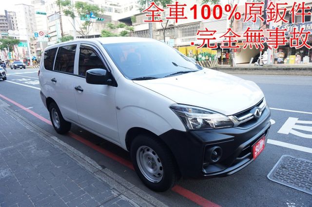 一手車.只跑4萬.里程保證.全車100%原版件.車美如新.零頭款.可全額貸  第2張相片