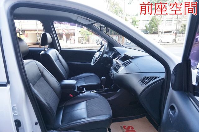 一手車.只跑4萬.里程保證.全車100%原版件.車美如新.零頭款.可全額貸  第6張相片