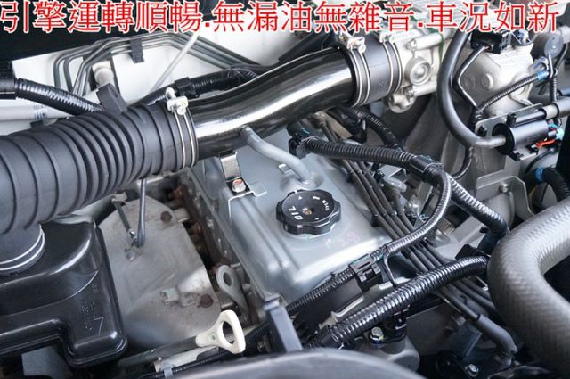 一手車.只跑4萬.里程保證.全車100%原版件.車美如新.零頭款.可全額貸  第11張相片