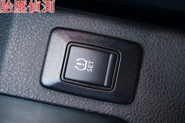 影音系統.一手車.只跑2萬.全程原廠保養.全車100%原鈑件.車美如新.零頭款.可全額貸  第17張相片