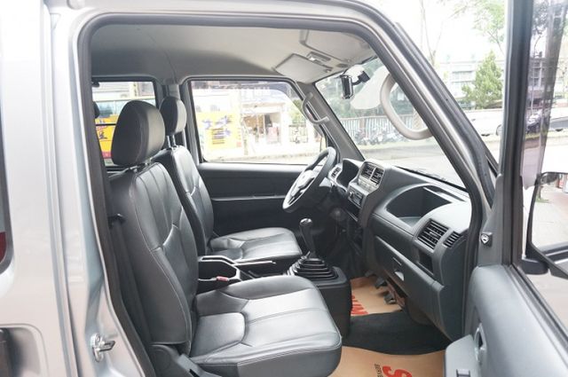 菱利廂車A180.2人座.一手車.只跑5萬.全程原廠保養.全車100%原鈑件.車美如新.零頭款.可全額貸  第7張相片