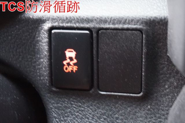 一手車.只跑5萬.全程原廠保養.全車100%原鈑件.車美如新.原廠保固中.零頭款.可全額貸  第18張相片