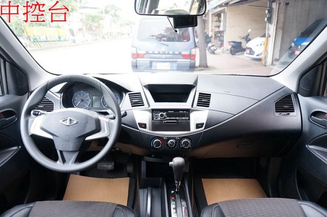 一手車.只跑6萬.里程保證.全車100%原版件.車美如新.零頭款.可全額貸  第5張相片