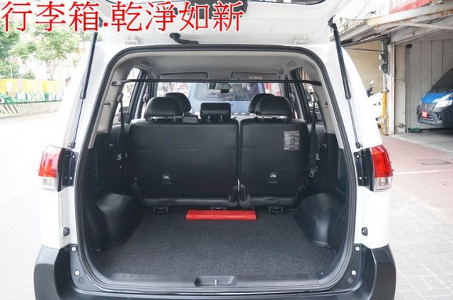 一手車.只跑6萬.里程保證.全車100%原版件.車美如新.零頭款.可全額貸  第8張相片