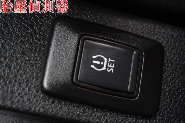 一手車.只跑6萬.里程保證.全車100%原鈑件.車美如新.零頭款.可全額貸  第17張相片