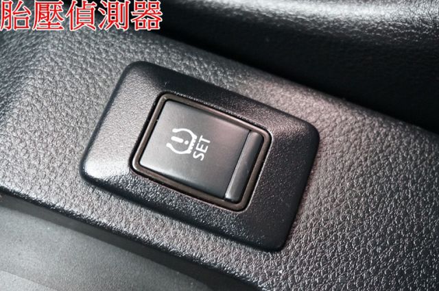 I-KEY.恆溫.盲點.藍芽.抬頭顯示器.女用一手車.只跑4萬.全車100%原鈑件.車美如新.零頭款.可全額貸  第18張相片