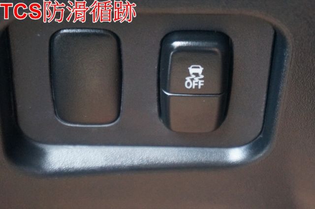 一手車.只跑2萬.里程保證.全車100%原版件.車美如新.零頭款.可全額貸  第15張相片