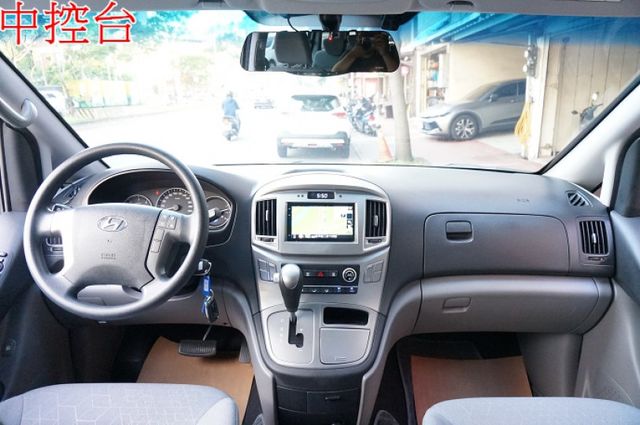 影音系統.八人座.一手車.只跑10萬.里程保證.全車100%原鈑件.車美如新.零頭款.可全額貸  第5張相片