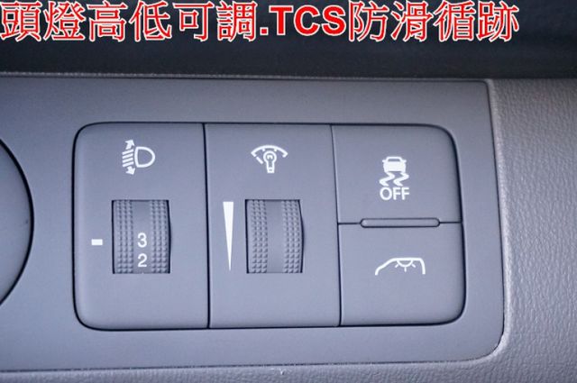 影音系統.八人座.一手車.只跑10萬.里程保證.全車100%原鈑件.車美如新.零頭款.可全額貸  第19張相片