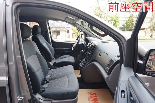 影音系統.九人座.只跑14萬.里程保證.車體結構完整.車美如新.保證一看就會喜歡.零頭款.可全額貸  第6張相片