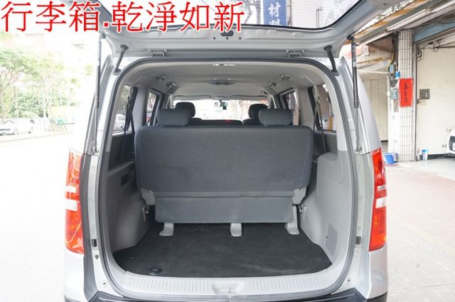 影音系統.九人座.只跑14萬.里程保證.車體結構完整.車美如新.保證一看就會喜歡.零頭款.可全額貸  第10張相片