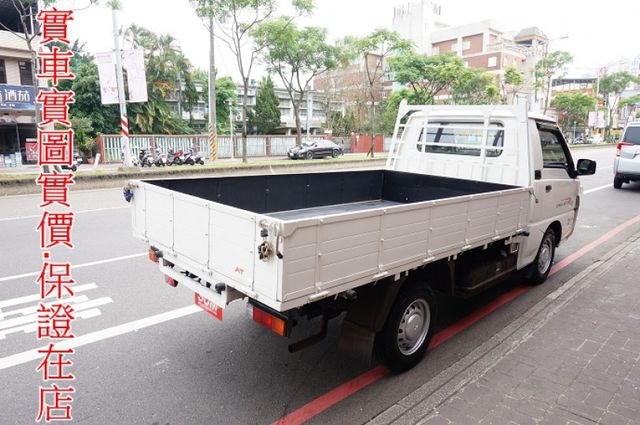 得利卡貨車(自排).一手車.只跑9千.里程保證.全車100%原鈑件.車美如新.原廠保固中.零頭款.可全額貸  第4張相片