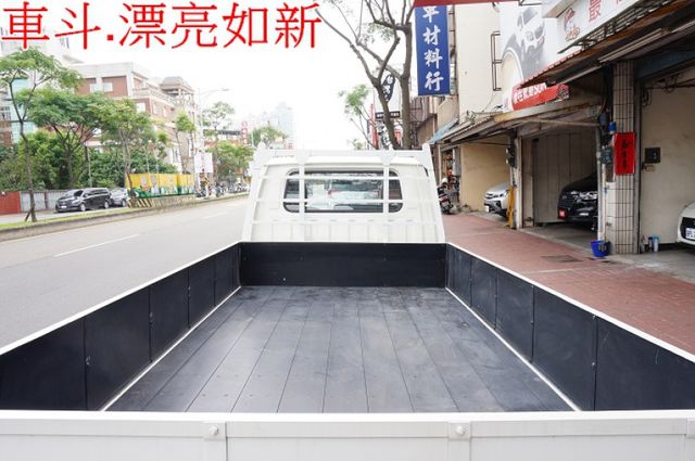 得利卡貨車(自排).一手車.只跑9千.里程保證.全車100%原鈑件.車美如新.原廠保固中.零頭款.可全額貸  第5張相片