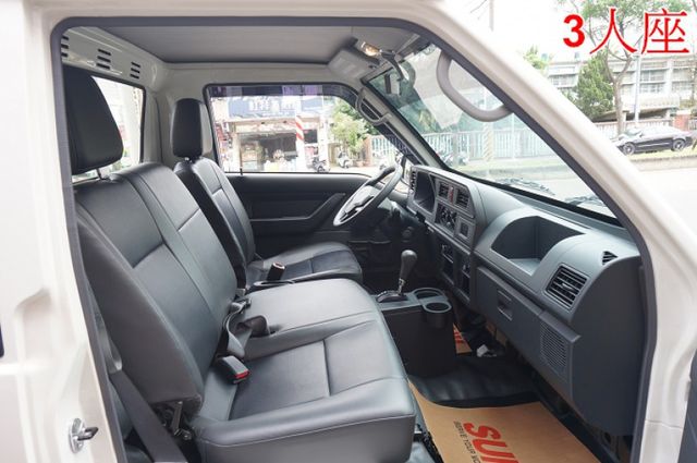 得利卡貨車(自排).一手車.只跑9千.里程保證.全車100%原鈑件.車美如新.原廠保固中.零頭款.可全額貸  第8張相片