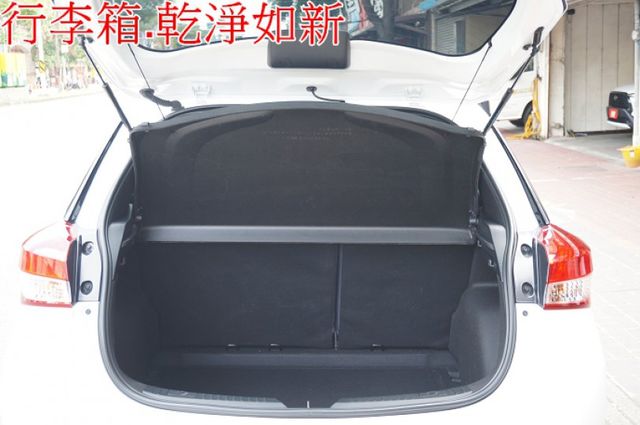 一手車.只跑1萬.全車100%原鈑件.車美如新.原廠保固中.零頭款.可全額  第8張相片