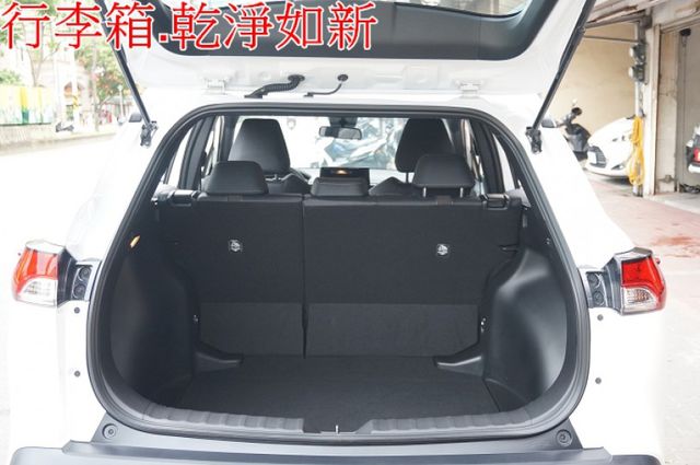 油電版.2026年式.LED頭燈.一手車.只跑4千.全車100%原鈑件.車美如新.原廠保固中.零頭款.可全額貸  第8張相片