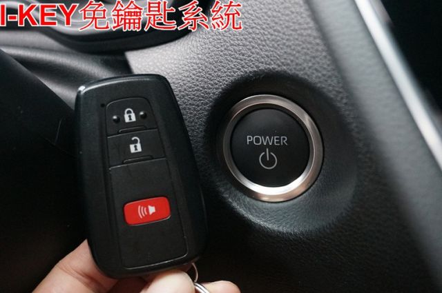 油電版.2026年式.LED頭燈.一手車.只跑4千.全車100%原鈑件.車美如新.原廠保固中.零頭款.可全額貸  第14張相片