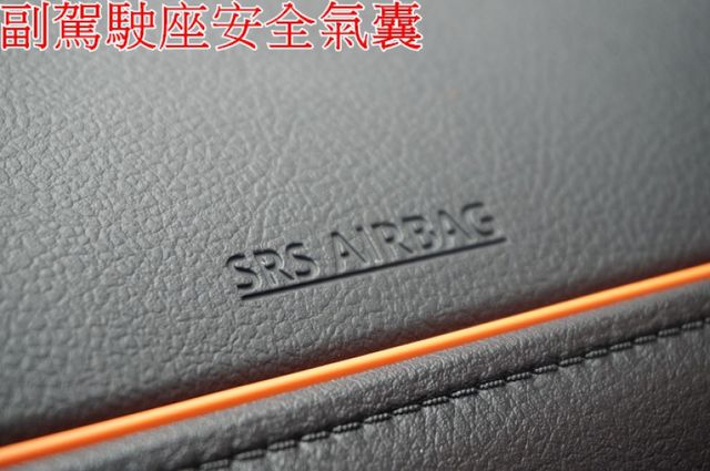 影音系統.一手車.只跑4萬.全車100%原鈑件.車美如新.原廠保固中.零頭款.可全額  第17張相片