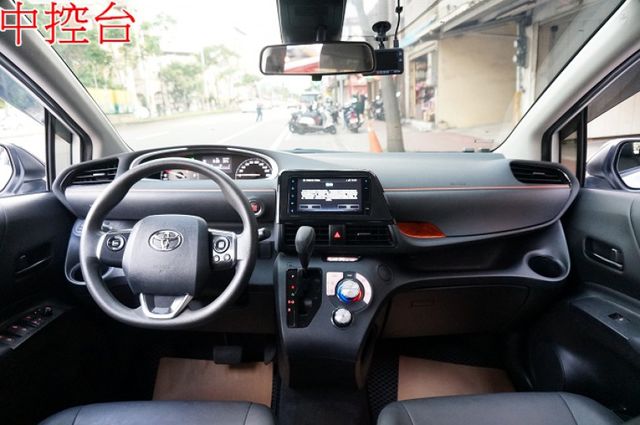 影音.八氣囊.車道偏移.前車碰撞預警.一手車.只跑4萬.全車100%原鈑件.車美如新.原廠保固中.零頭款.可全額  第5張相片