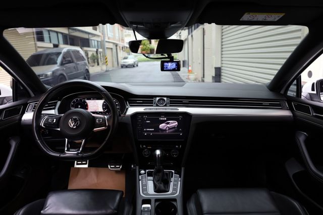 330TSI RL版 30 Million Edition 一手車 原鈑件 跑8.2萬公里 原廠保養 里程保證  第12張相片