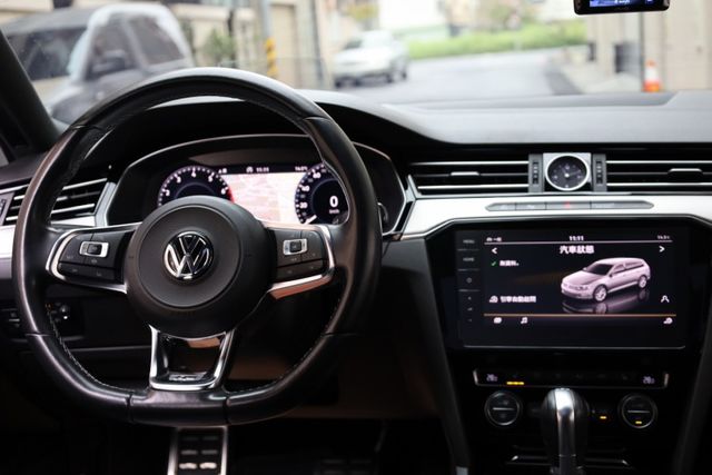 330TSI RL版 30 Million Edition 一手車 原鈑件 跑8.2萬公里 原廠保養 里程保證  第13張相片