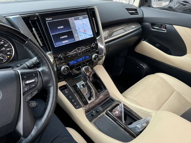 Hybrid 一手車 原鈑件 跑8.1萬公里 原廠保養 里程保證 內外漂亮 白色/白內裝 商務客自用車無菸無K  第7張相片