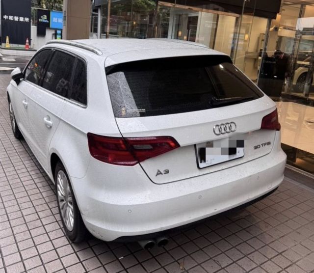 30TFSI 一手車 原鈑件 僅跑7.1萬公里 定期保養 里程保證 內外氣氛都維護的很漂亮  第2張相片