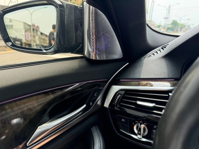 M版 車美 配備好 內外氣氛漂亮 沒有煙味 原鈑件 跑7.9萬公里 定期保養 里程保證 保養紀錄有留  第13張相片