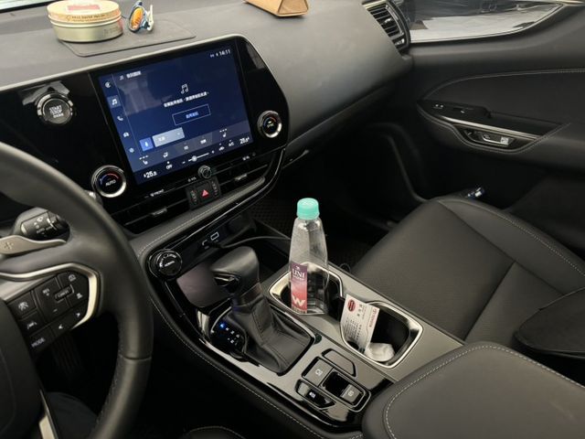 菁英版 一手車 原鈑件 跑2.2萬公里 原廠保養 里程保證 新車保固中  第4張相片