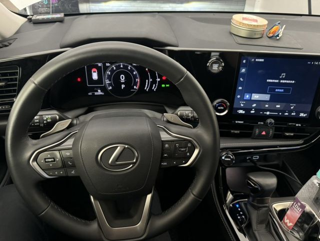 菁英版 一手車 原鈑件 跑2.2萬公里 原廠保養 里程保證 新車保固中  第5張相片